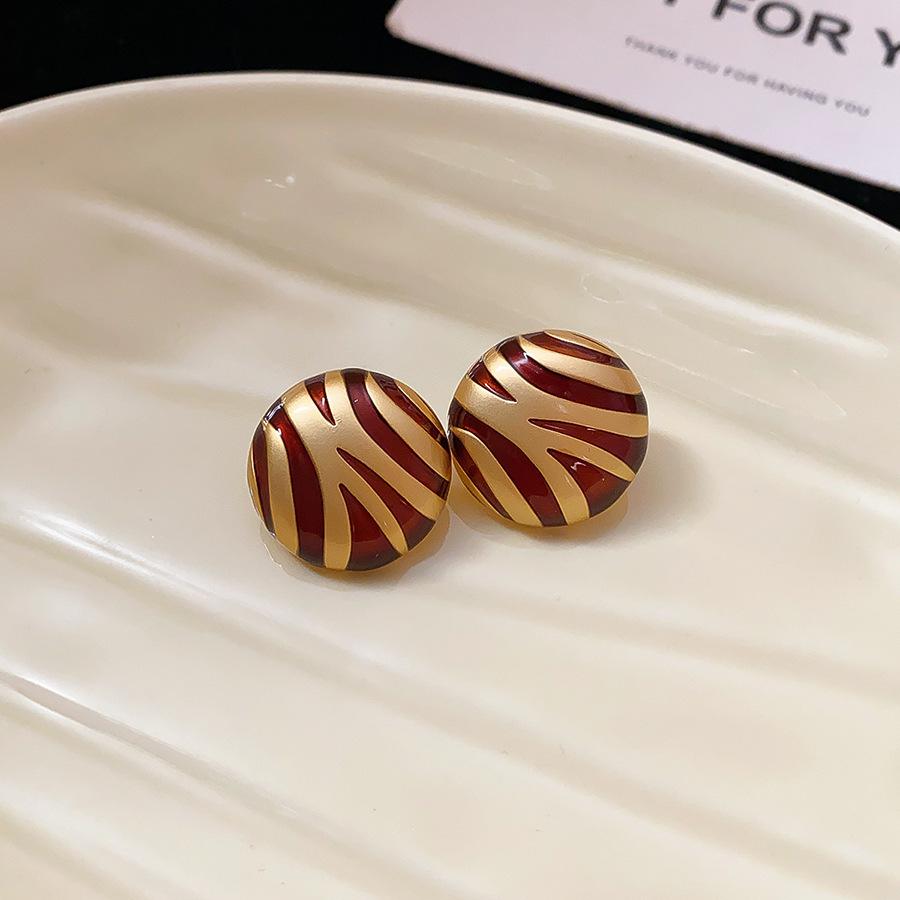 French retro autumn and winter geometric leopard print earrings stud earrings personalized earrings design sense niche