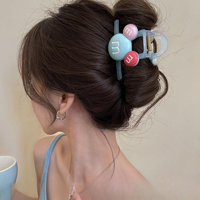 Cute Hairpins At The Back of The Hair Roots Coiled Hair and Shark Clip Headwear