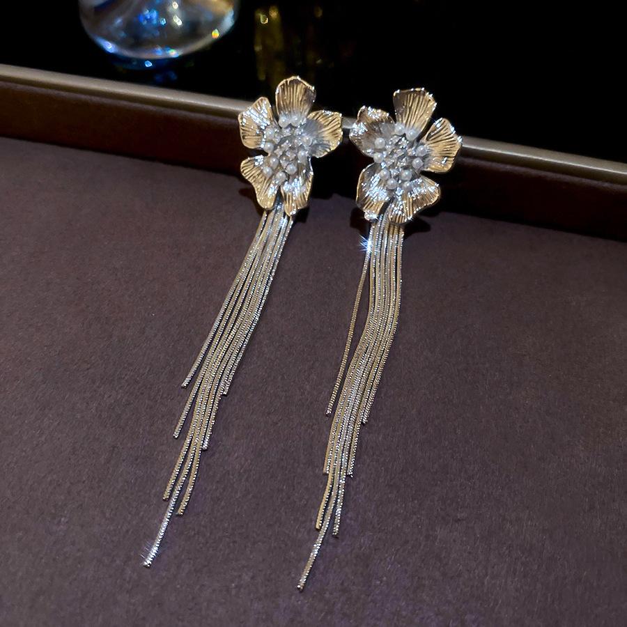 Pearl flower fringed earrings French light luxury stud earrings high-end temperament earrings women