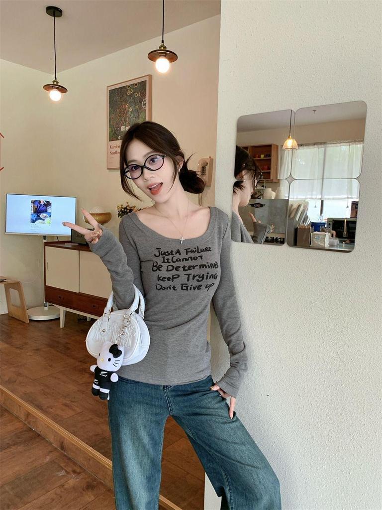 Women's Retro Slim Fit U-Neck Long Sleeve T-Shirt - Early Spring Base Layer