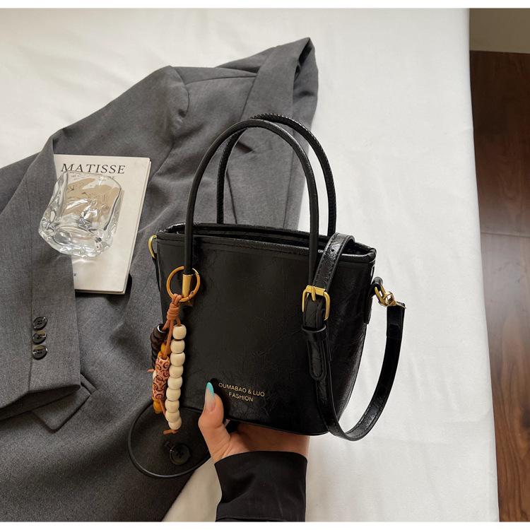 Premium Sense Niche Bag Women's 2025 New Winter Simple and Versatile Fashion Messenger Bag Casual Portable Shoulder Bag