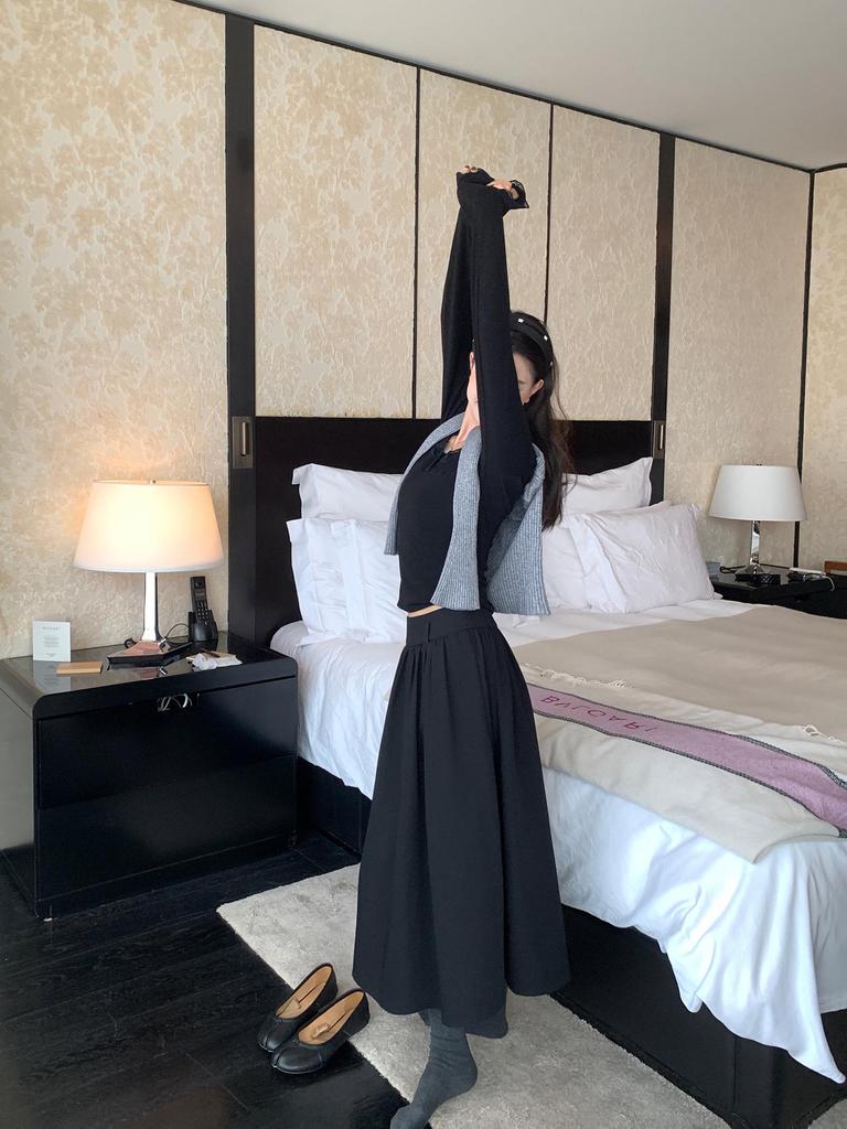 Baisiwang Women's Black High-Waisted A-line Winter Skirt - Slimming, Fluffy, Loose, Mid-Length