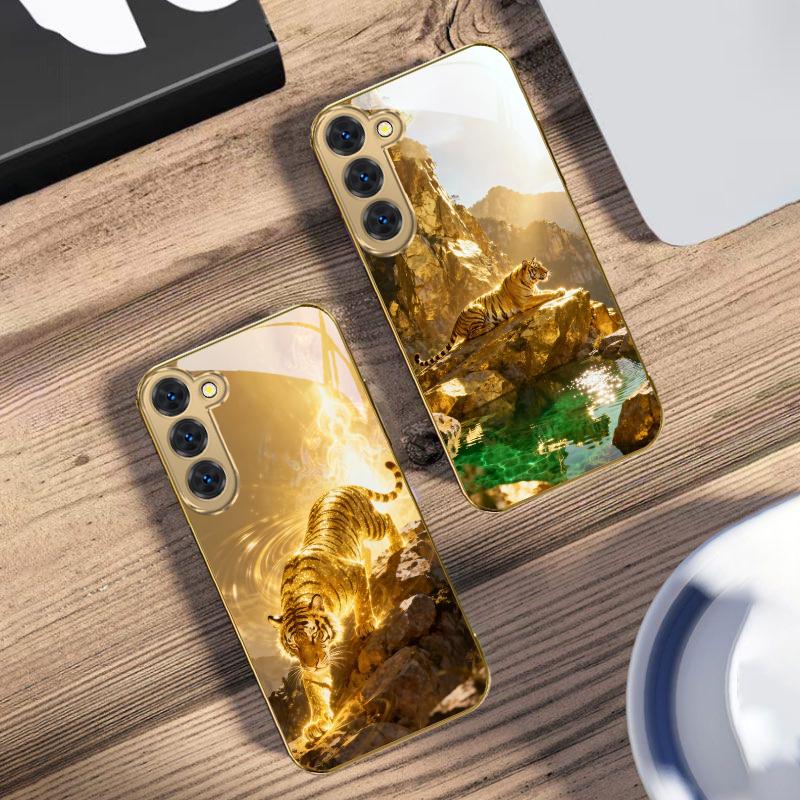 The Golden Noble Tiger For Samsung Galaxy S26 S20 FE S21 S22 S23 Plus S24 Ultra 25Ultra S21+ S9 S22 Golden glass phone case