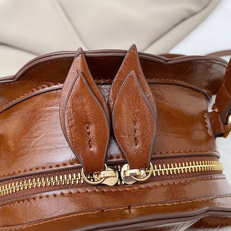 Women's bag fashion personality clock messenger bag European and American creative clock shape three-dimensional portable shoulder bag