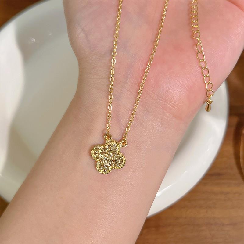 Elegant Metal Heart Clavicle Necklace for Women - Light Luxury Design