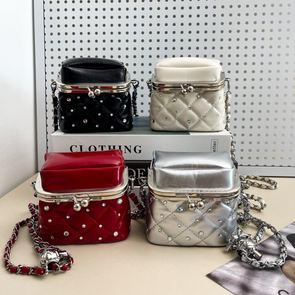 Xiaoxiangfeng Rhombus Chain Bag 2025 New Fashion Rivet Shoulder Bag Women's Foreign Style Versatile Clip Buckle Small Square Bag