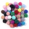 50 st fluffiga mjuka bollar färgglada pompom plyschbollar för gör-det-själv bröllopsfest julgranskläder nyckelringsdekoration tillbehör