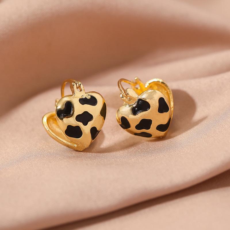 Korean Leopard Print Heart Earrings: Retro Frosted, High-End, Versatile Autumn/Winter Ear Studs for Women