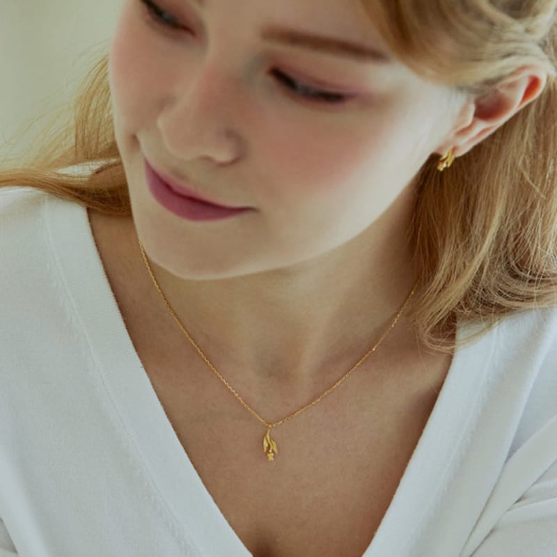 

Shertz Tulip Flower Pendant Necklace (14k) Yellow gold