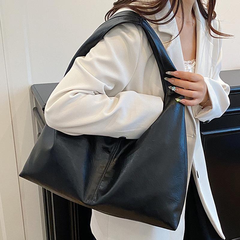 Stylish and Simple Casual Bag Women's Large-capacity Autumn New Shoulder Messenger Bag Commuter Soft Leather Tote Bag
