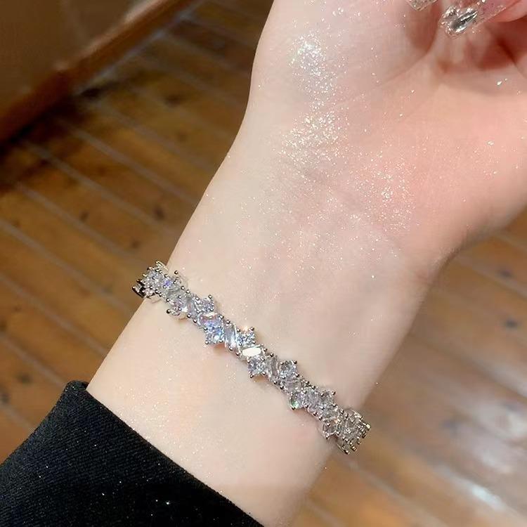 Bright Stars, Sparkling Diamonds, Broken Sense, Light Luxury, High-Grade Irregular Diamond-Encrusted Zircon Bracelet, Exquisite Opening Design Hand