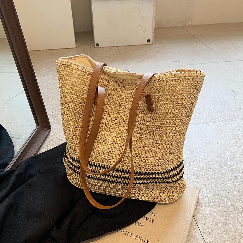 

Seaside Beach Vacation Straw Bag Women s New Large-capacity Woven Messenger Bag Versatile Shoulder Tote Bag