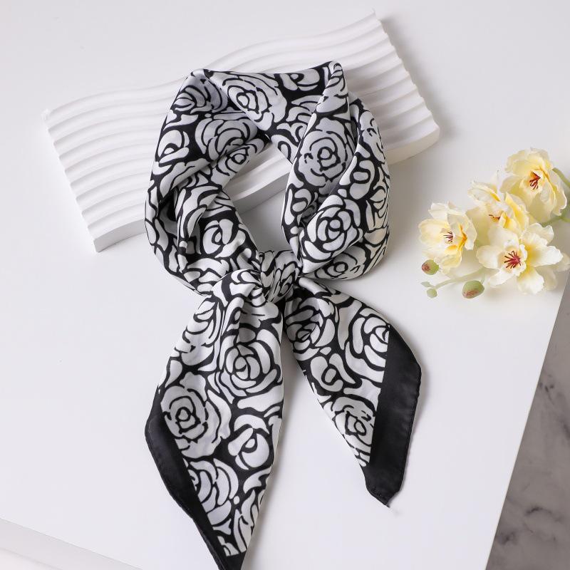 

Вінтажний шовковий шарф у корейському стилі 70 см: Універсальна хустка з штучного шовку з вінтажним принтом для жінок 70*70cm