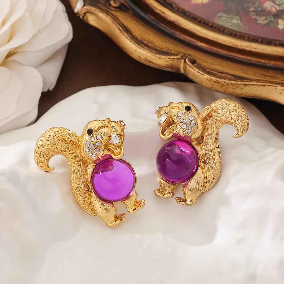 

S925 Silver Needle Squirrel Fruit Embracing Gemstone Personalized Women s Retro Small Animal Style Earrings