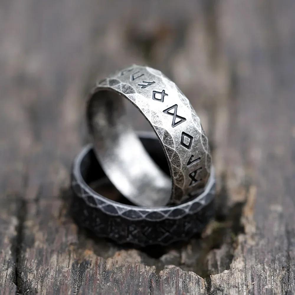 YILUOCD Bague Viking Vintage en Acier Inoxydable avec Runes Anciennes Lettres Runiques d'Odin Bague pour Hommes Bijoux Amulette Cadeaux