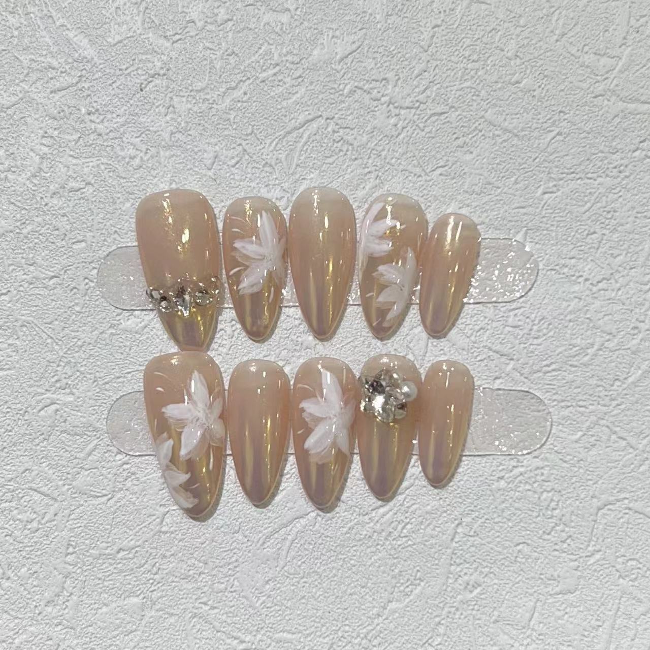 

Чисто ручная работа Деталь брони Ручная работа Высококачественная Аврора Пудра Маникюр Хейли Расписанная вручную Камелия Съемная Large L