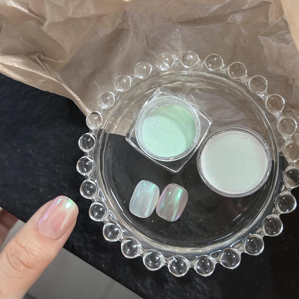 Hailey Lux Satin Perlglanz-Perlpulver-Maniküre: Brautnägel im weißen Mondschein