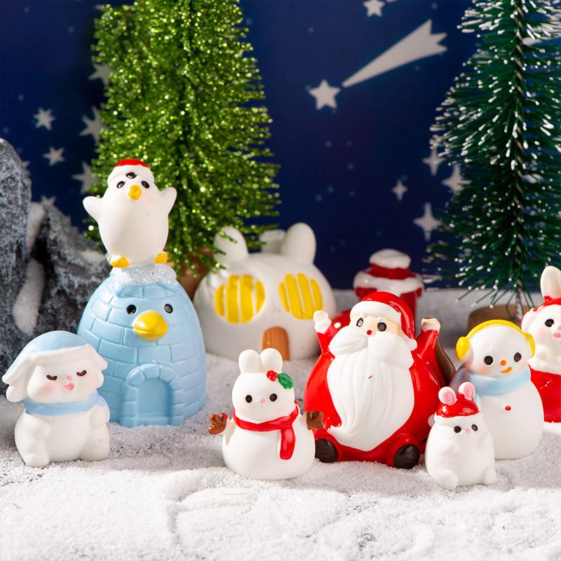 Cute Funny Santa Claus Snowman Dolls Car Micro Landscape Ornaments Toy Christmas Party Decoration Home Desktop Resin Craft Gifts