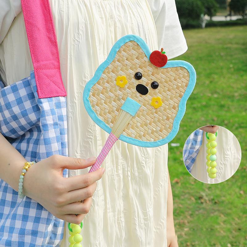 Handheld Bear Grass Powder Fan Pure Handmade Weave Small Red Book Net Red Photography Prop Yellow Cat Fan Summer Cooling Accesso