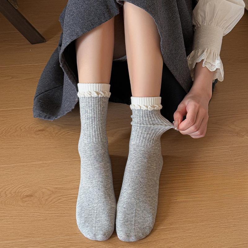 Female Spring and Autumn Cartoon Bear Embroidery Cute Bubble Mouth Boneless Lace In The Tube Pile Socks