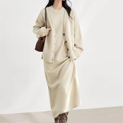 Kostýmy a sady – Súpravy s šatmi