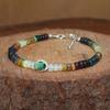 Schwarzes Feueropal Glatte Perlen Charm-Armband, Schwarzer Opal Ovaler Charm Goldarmband, Handgemachtes Armband, Oktober Geburtsstein, Geschenk für Mama