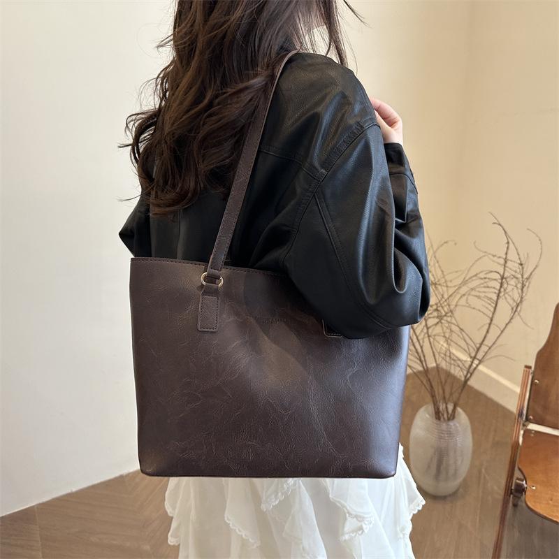 Retro large-capacity commuter bag women's 2025 new trendy fashion Korean version tote bag versatile shoulder handbag women