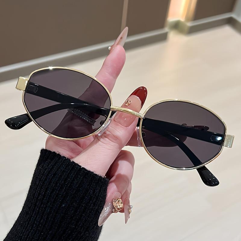

Retro Round-Frame Women s Glasses with Tortoiseshell Arms Decorative Lens Non-Prescription Oval Eyewear