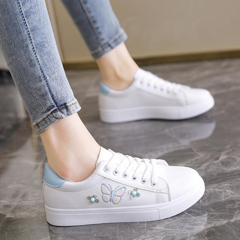 Damesko som puster med flate såler, Sportssko med lærreim, Fritidssko