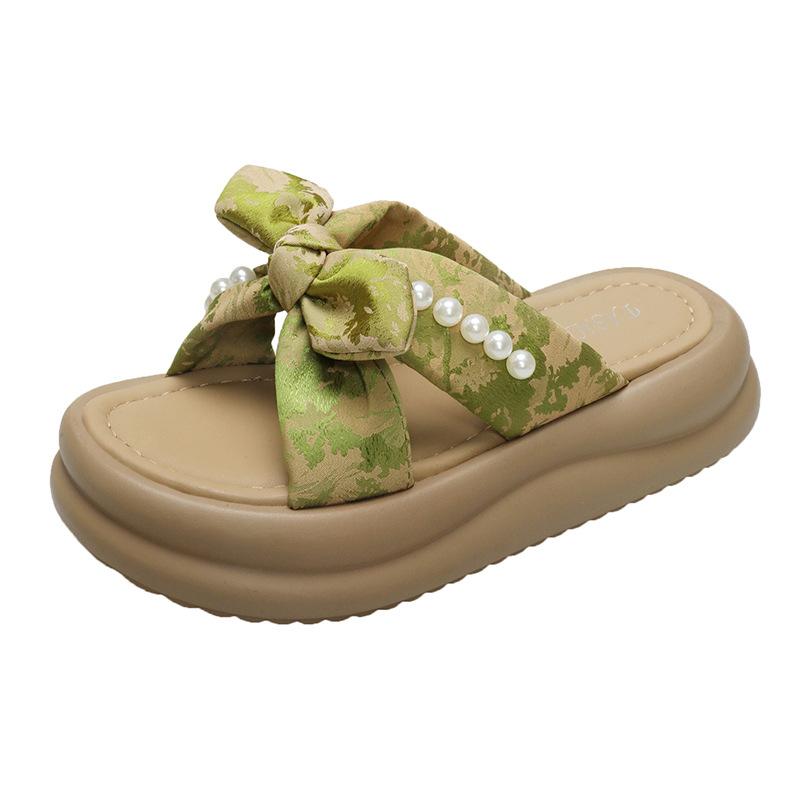 Cool Slippers Women's Summer Wear 2025 New Platform Beach Shoes Internet Celebrity Women's Casual Fashion Word Slippers Women