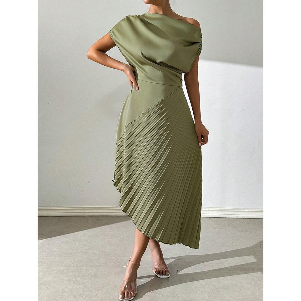 Sommar ny elegant sned axel en-ords krage plisserad höftomslutande design oregelbunden klänning dam