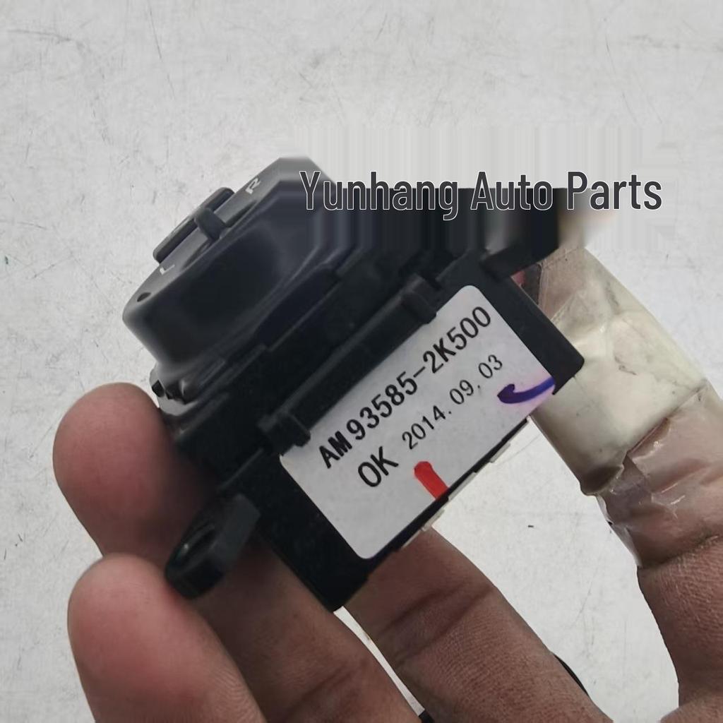 935732K500 is compatible with Hyundai Kia rearview mirror adjustment switch.