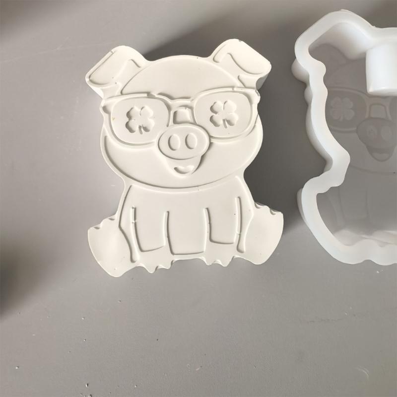 Pig Shaped Candle Making Mould Flexible Silicone Materials Easy Cleaning Multipurpose Crafting Supplies