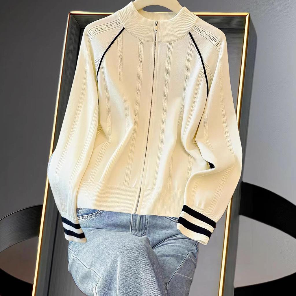 A New Early Autumn School-style Stand-up Collar Zippered Knitted Cardigan for Women, Loose and Versatile Top