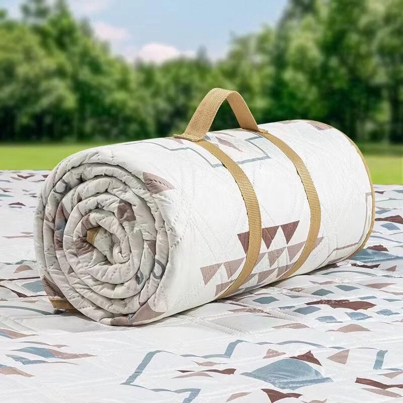 Zhu Chuang Jing Pin Outdoor Waterproof Picnic & Camping Mat