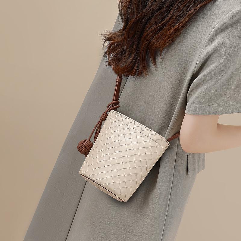 

Сумка для мобильного телефона 2025 новая кожаная женская сумка сумка-мессенджер сумка-ведро универсальная ромбовидная плетеная мини-сумка через плечо