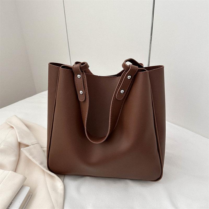 

Retro bucket bag 2024 autumn new Korean version trendy Internet celebrity shoulder bag Korean version fashionable solid color large capacity tote bag