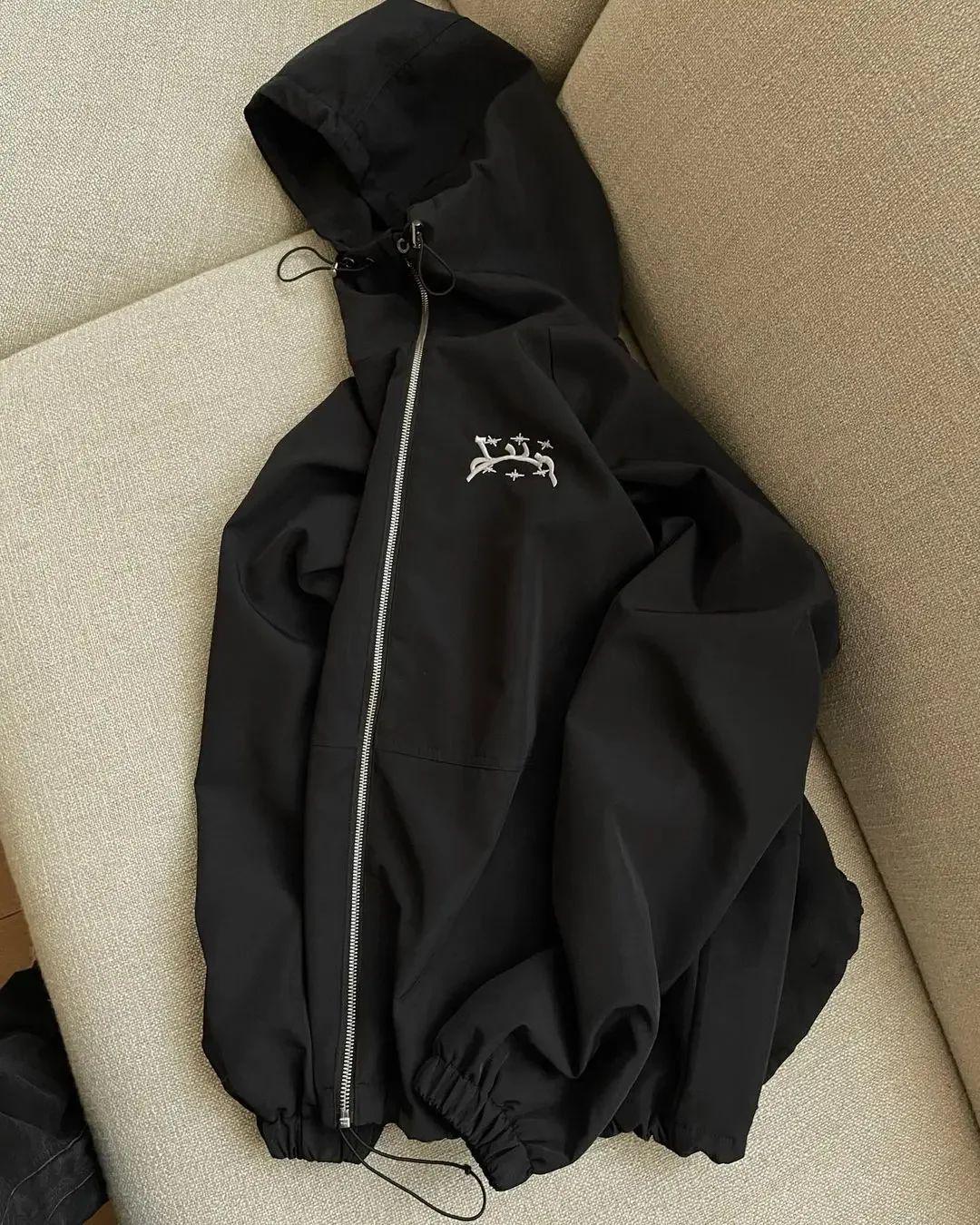 

2099 Tide Street Толстовка с капюшоном на молнии с вышивкой в стиле колор-блок M