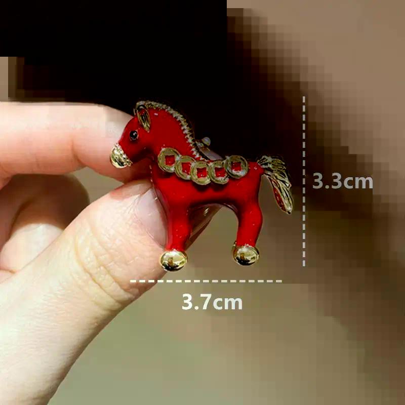 Niedliche Rote Tropföl Tierkreiszeichen Pony Broschen Vielseitige Tiere Pferd Corsage Pins Bekleidungszubehör Neujahr Geschenke