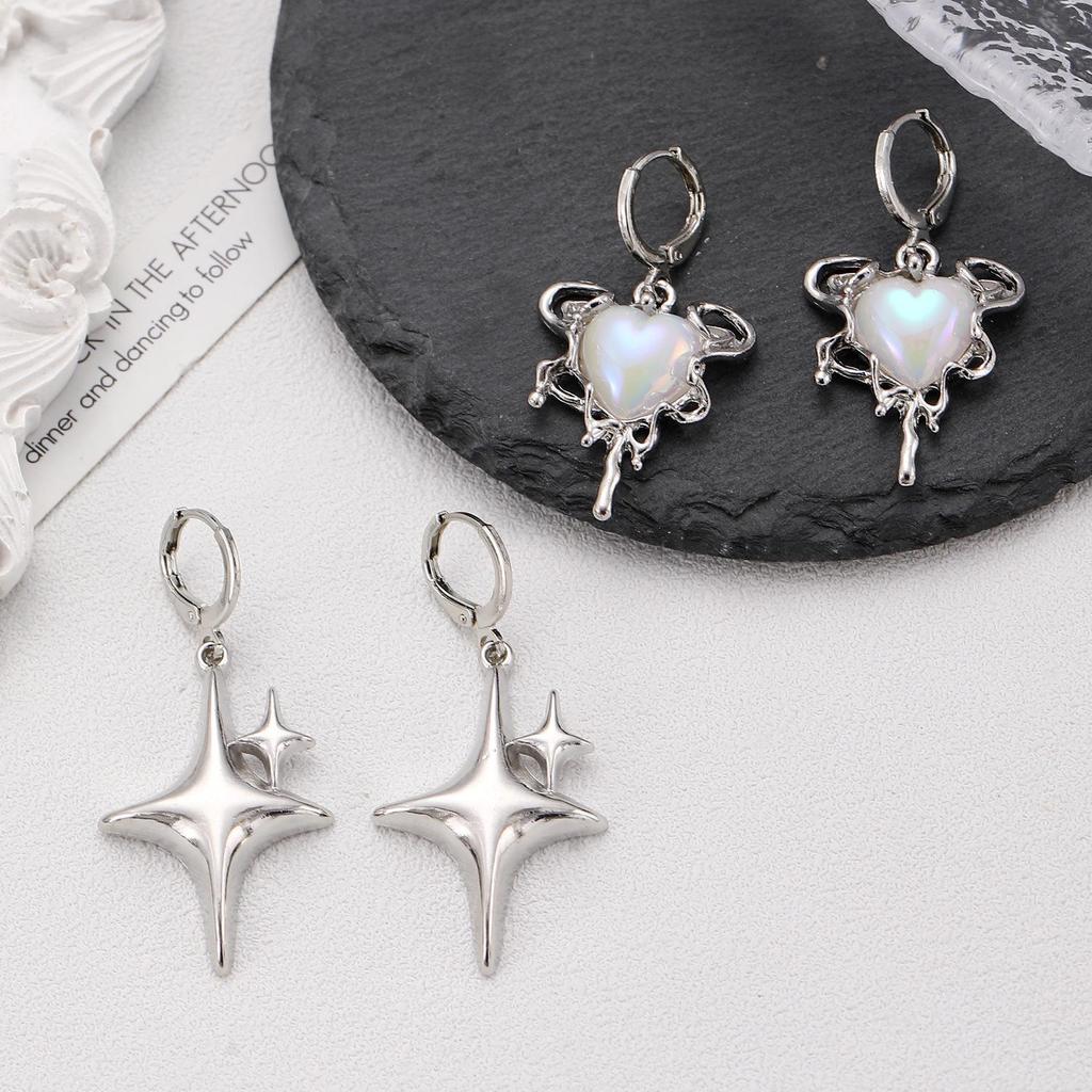 Eleganti Orecchini a Forma di Cuore e Stella a Quattro Punte da Donna - Collezione Autunno e Inverno