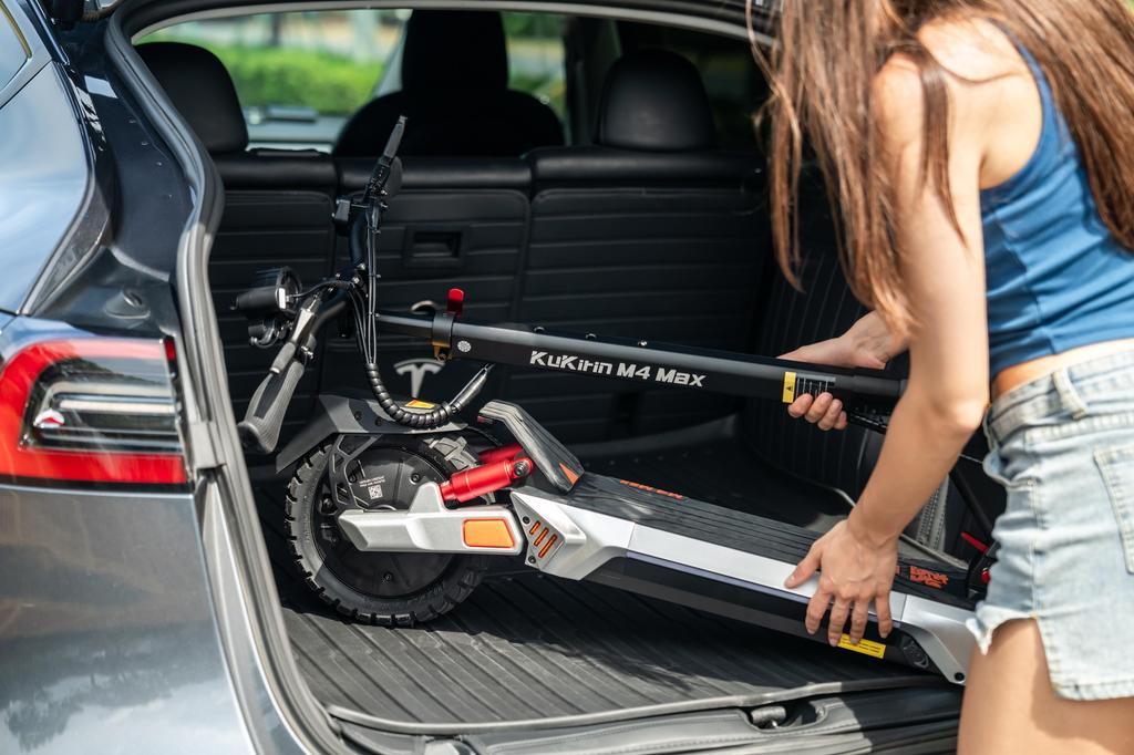 KuKirin M4 Max Elektroroller 800W Motor, 48V 18.2AH Batterie, 45 km/h Geschwindigkeit, 64 km Reichweite, 10-Zoll Reifen, IP54 E-Scooter