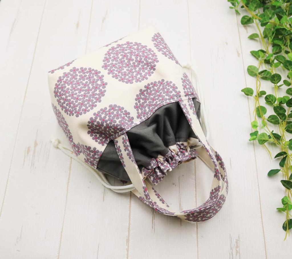 Insulated Lunch Bag with Handle, Drawstring (Hydrangea, Off-White)