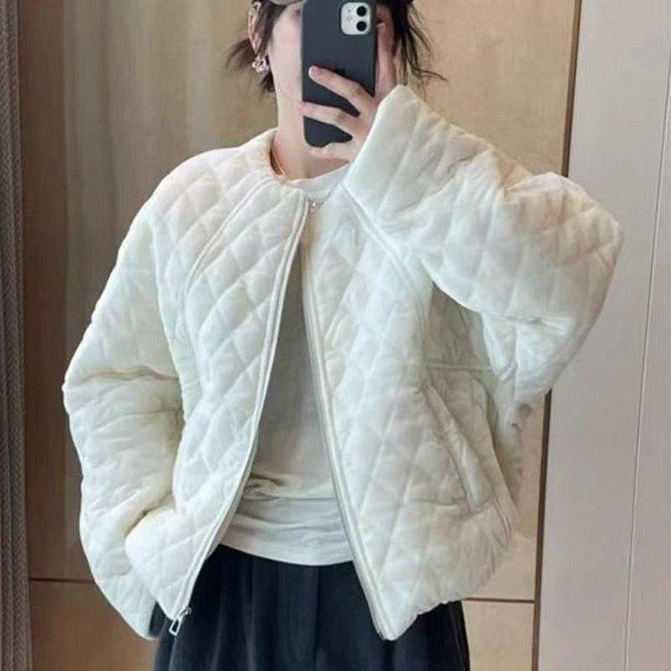 

2024 Winter Women s Korean Style Gold Velvet Quilted Jacket - Short, Petite, Versatile, Round Neck M