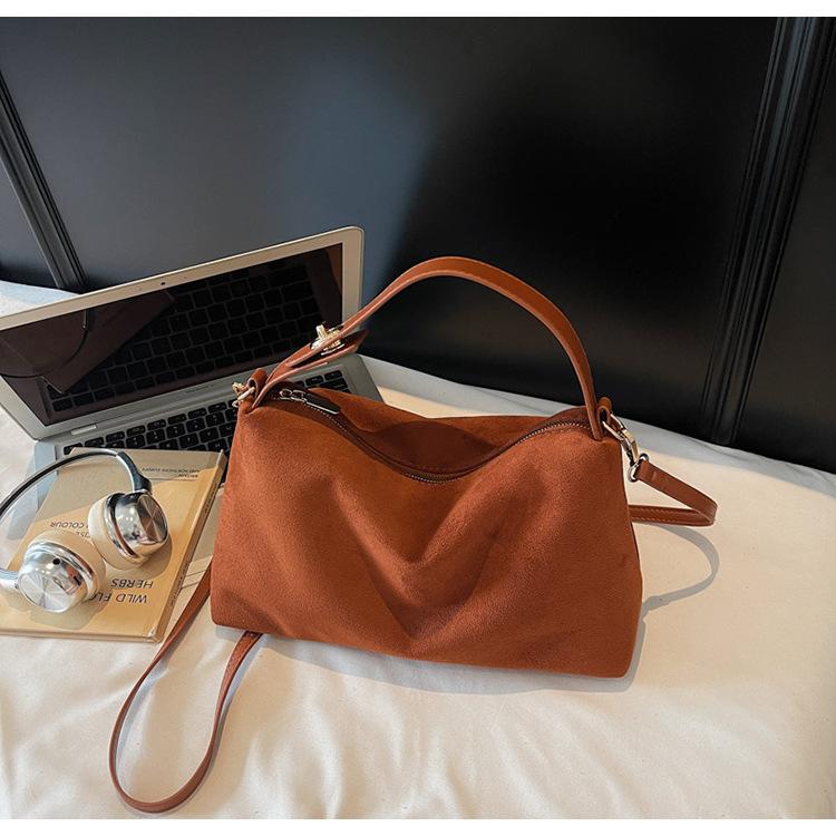 Vintage matte handbag niche underarm bag women's winter new shoulder tote bag versatile suede messenger bag