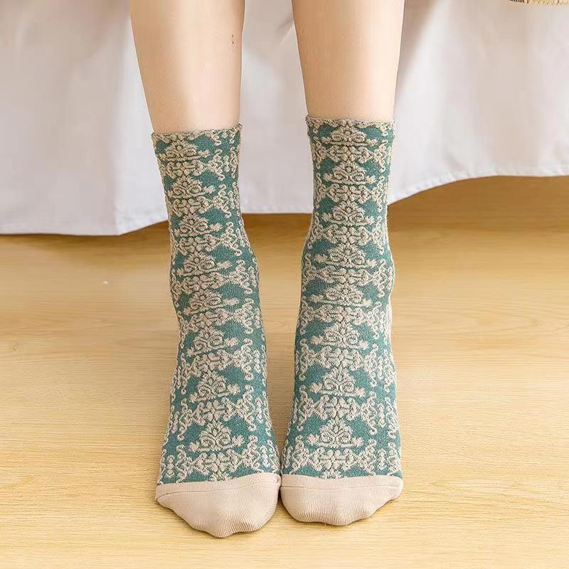 Women's Retro Floral Mid-Calf Cotton Socks - Autumn/Winter Embossed Style