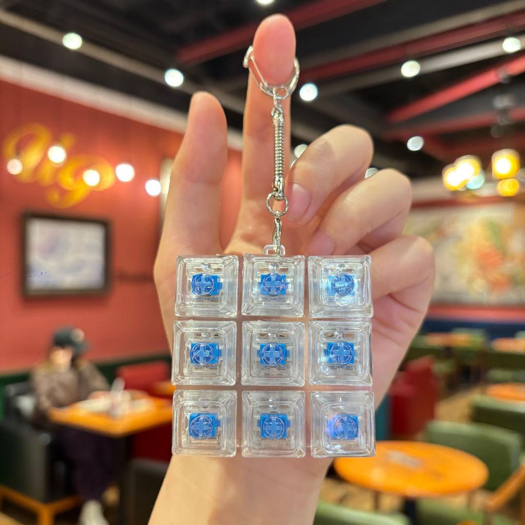 Popular Russian Key Keychain Transparent Fingertip Decompression Luminous Toy Mechanical Keyboard Car Key