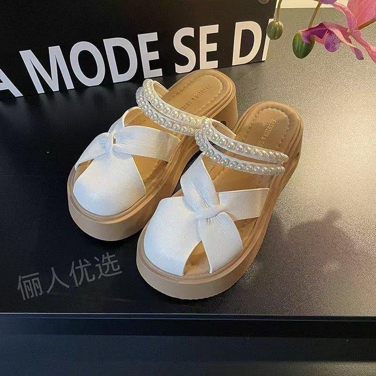 Popular Muffin Bottom Bag Head Slippers Women's 2025 Summer New Out Pearl String Chain Lightweight Versatile Comfortable Slippers