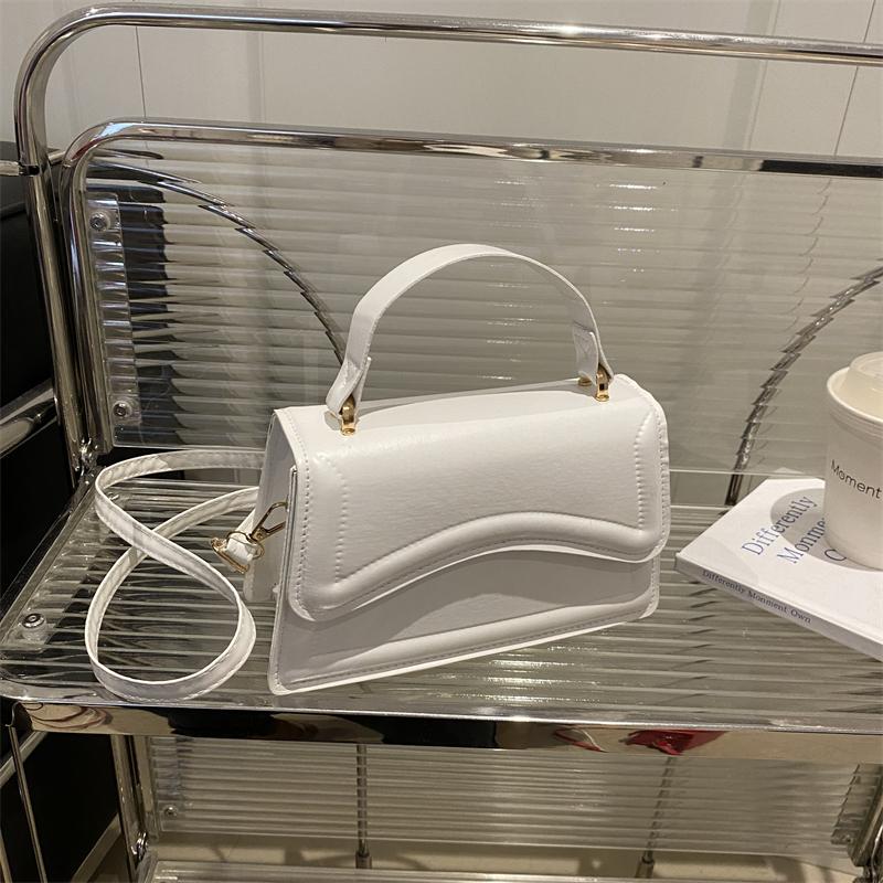 Women's Magnetic Closure Crossbody Bag - Spacious PU Shoulder Bag with Detachable Strap for Commute & Shopping Handbag