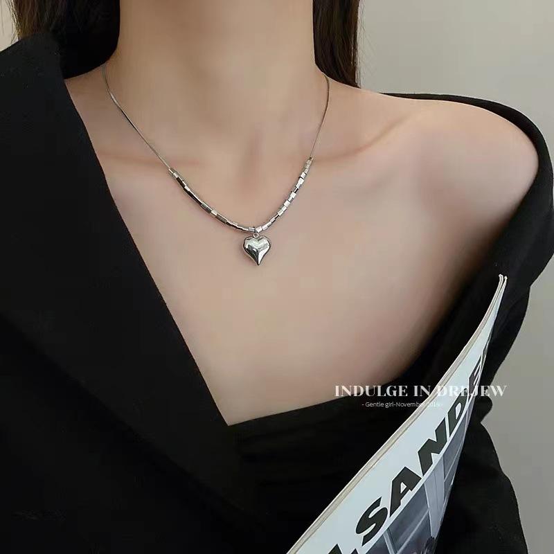 Silver titanium steel love necklace, female tide niche design, simple and fashionable collarbone chain, temperament versatile sweater chain