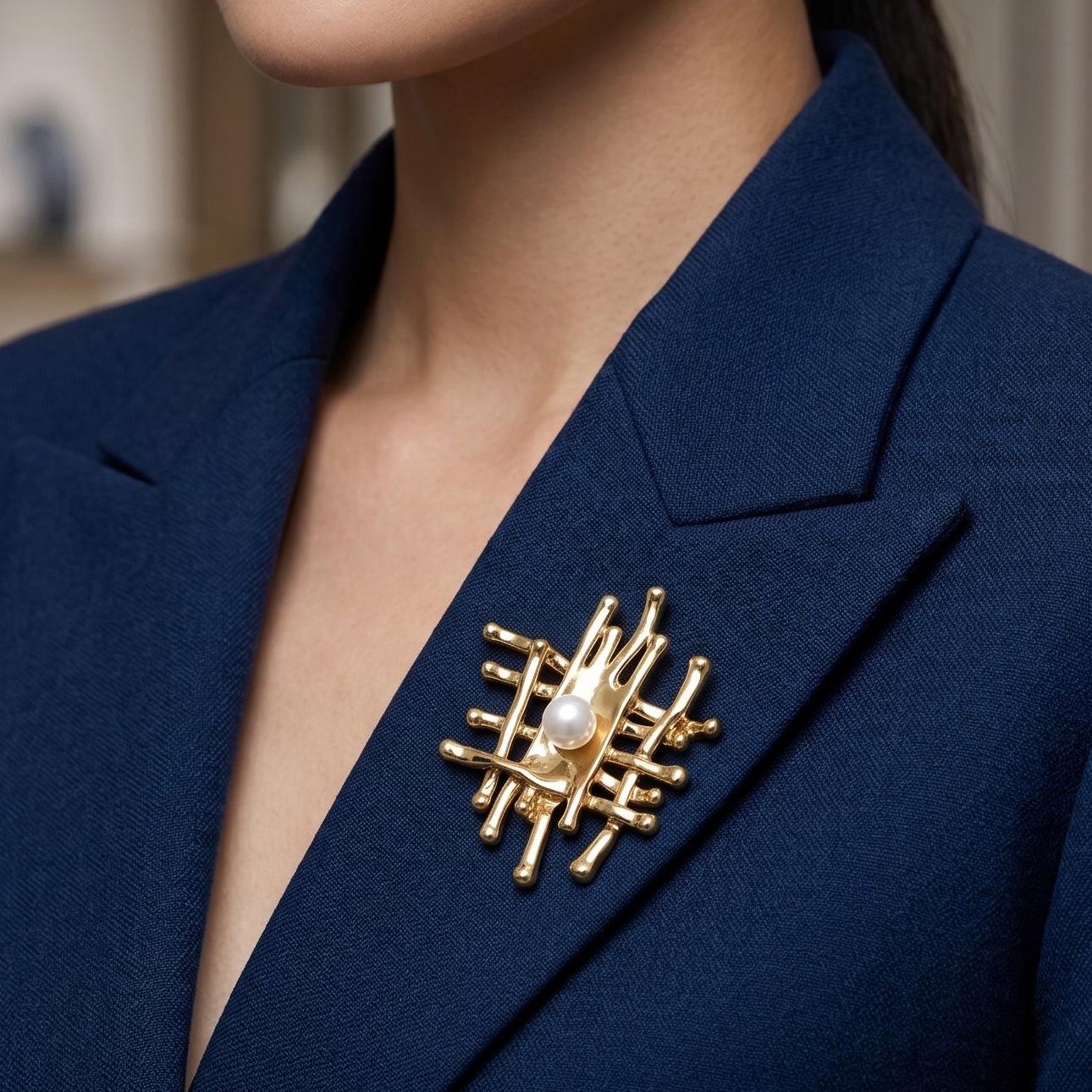 French Minimalist Pearl Line Brooch for Women - Elegant and Versatile Clothing Accessory
